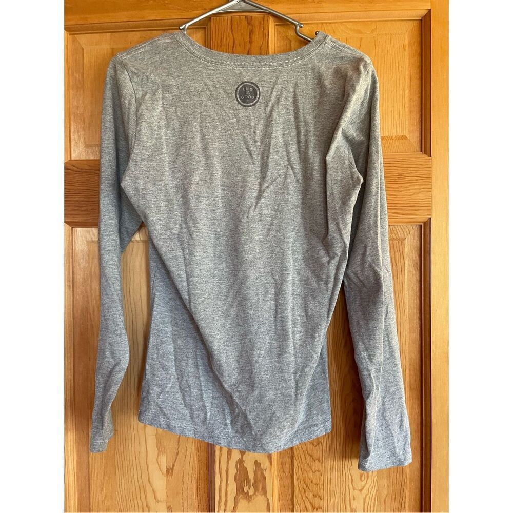 Life is Good T Shirt Women’s Size XS Bear Hug Graphic Long Sleeve Gray - Picture 3 of 5